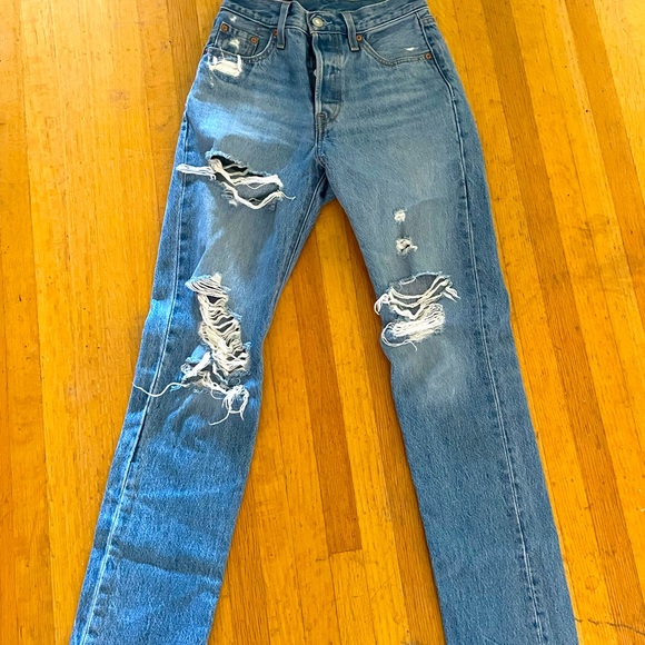 Levi’s wedgie distressed high rise jeans - Picture 1 of 3